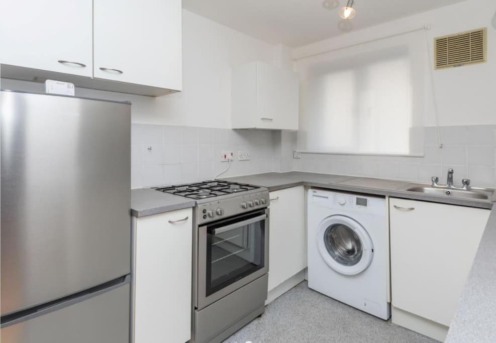 Bright, Nice Interior, Close To The City, 2 Bedroom Apartment London Bagian luar foto