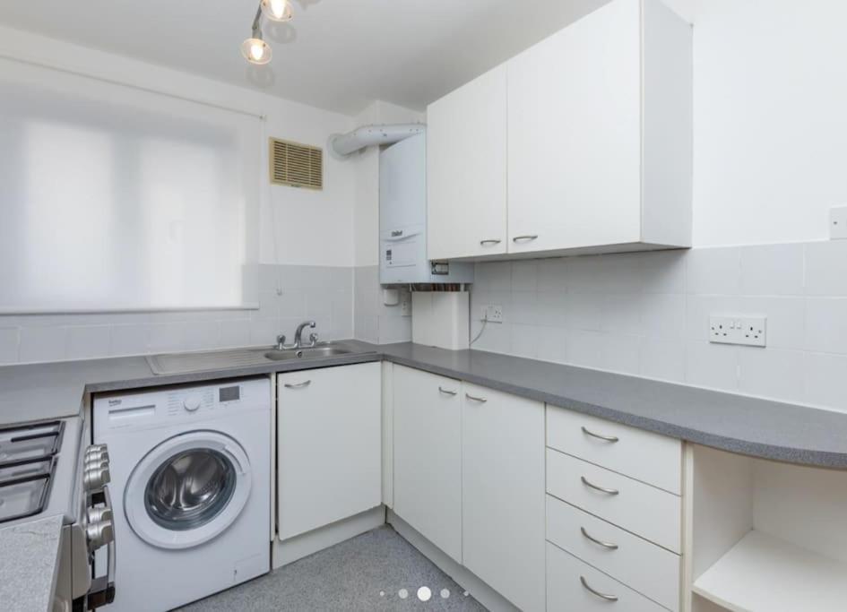 Bright, Nice Interior, Close To The City, 2 Bedroom Apartment London Bagian luar foto