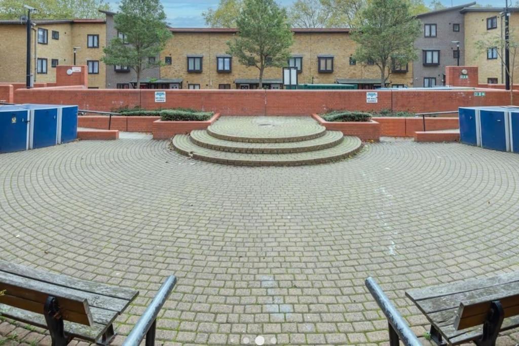 Bright, Nice Interior, Close To The City, 2 Bedroom Apartment London Bagian luar foto